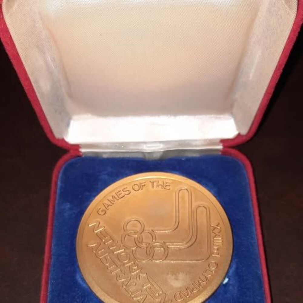 Rare 1984 Los Angeles Olympic Games Network Ten Australia Medal - Picture 2 of 5